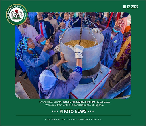 Read more about the article Minister of Women Affairs Commissions Women’s Rice Processing Factory in Niger State