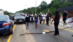 Read more about the article Ijaw Women Protest Against Wike’s Remarks, Block Road in Rivers State