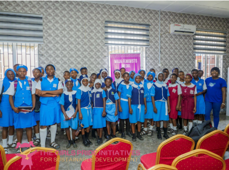 Naija Feminists Media founder Simbiat Bakare training teenage girls on Digital safety. Photo Source: The Girls’ Pride Initiative for Sustainable Development.