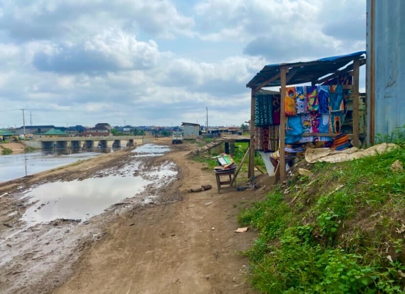 The wooden kiosk Omowunmi sat in. Photo source: The guardian