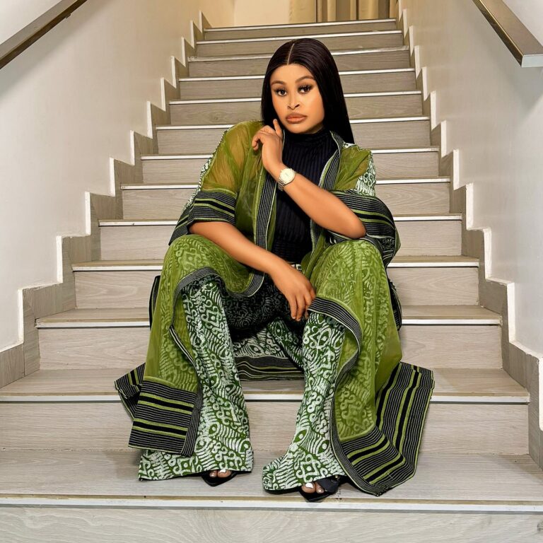 Sarah Martins. Photo Source: officialsarahmartins (Instagram)