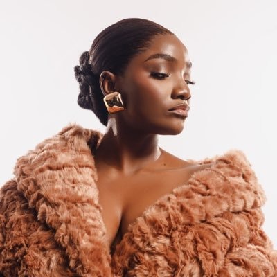 Simi. Photo source: Twitter