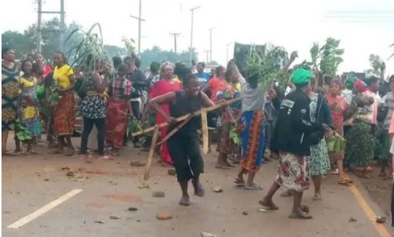 Screenshot from video of Plateau women protesting
