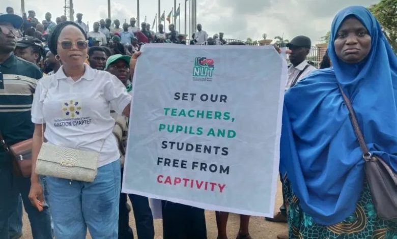 Nigerians teachers protest against Oyo’s school abduction  Photo credit: X handle